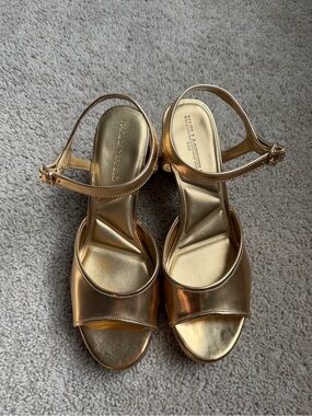 KARL LAGERFELD HALLET PLATFORMi ANKLE STRAP GOLD SANDAL
